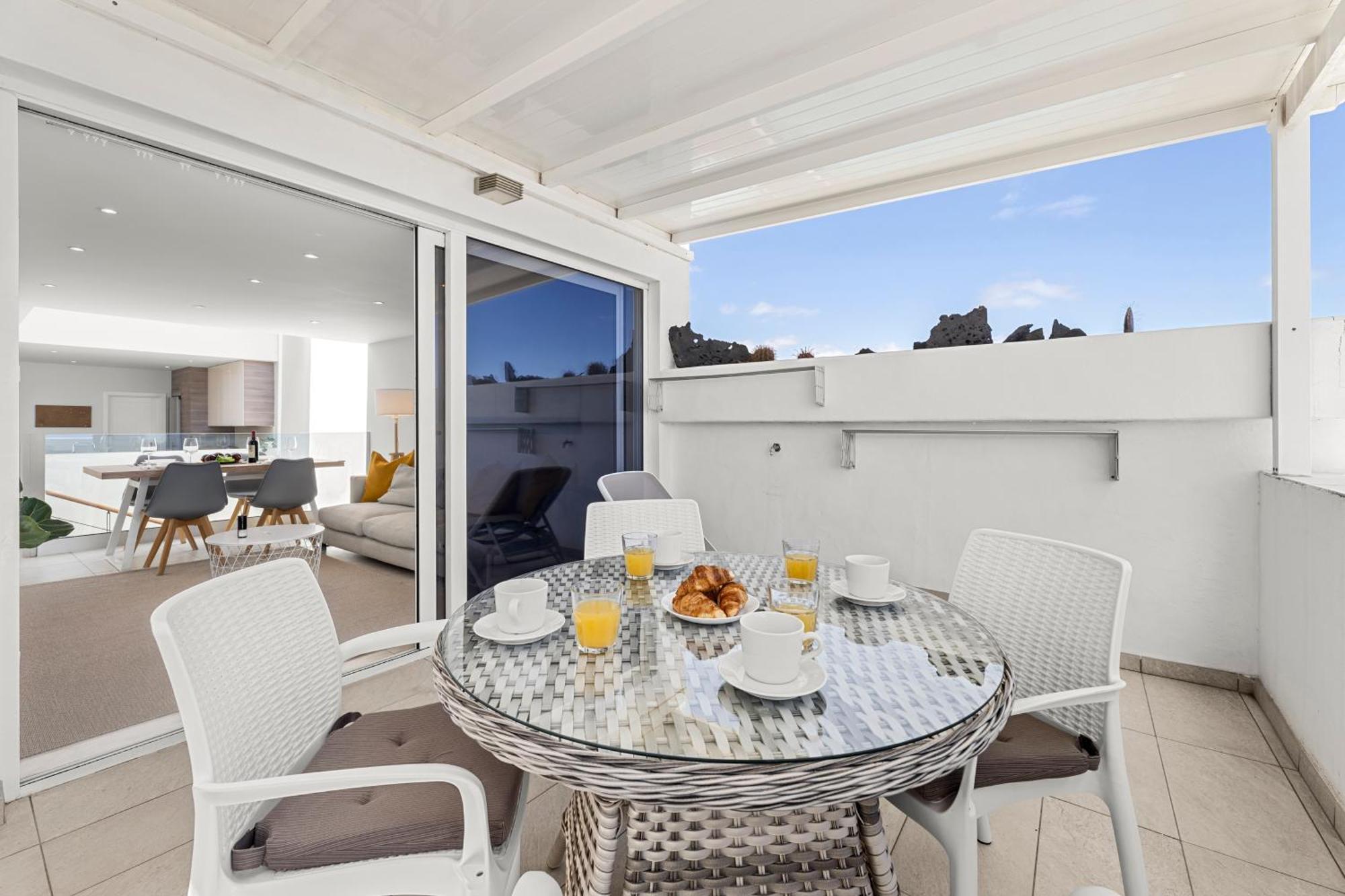 Stunning 2 Bedroom Duplex Close To Main Beach With Seaviews Puerto del Carmen  Exterior photo